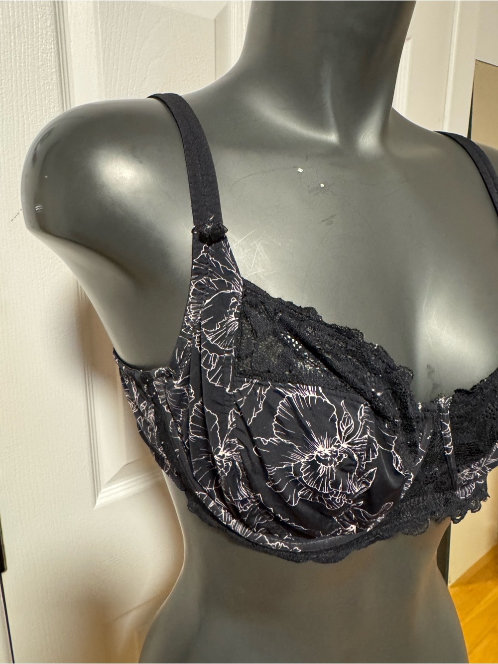 bra - Picture 2 of 5